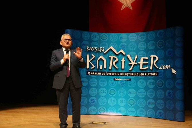 Kariyer Merkezi İ̇ş Arayan Depremzedelere Kucak Açtı