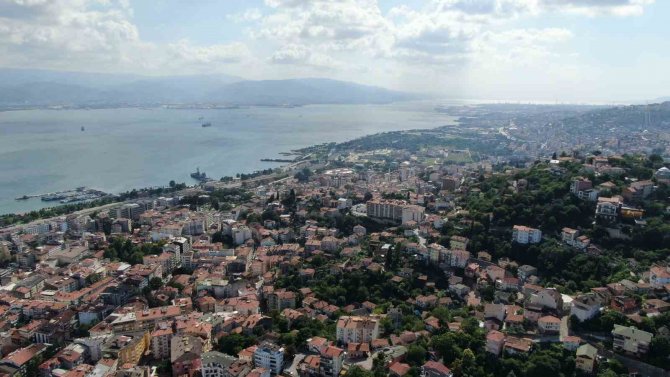 Tahir Büyükakın Deprem Bölgesinde Açıkladı: "Bu Konutların Maalesef Yüzde 51’i 1999 Depreminden Önce İnşa Edildi"