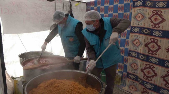 Kütahya’dan Osmaniye’deki Depremzedelere Sıcak Yemek İkramı Devam Ediyor
