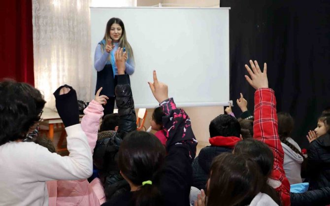 Mersin’de Depremzede Çocuklara Psikolojik Destek