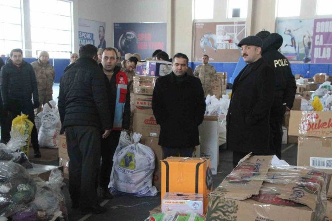 Malazgirt’te Depremzedeler İçin Yardım Seferberliği Devam Ediyor