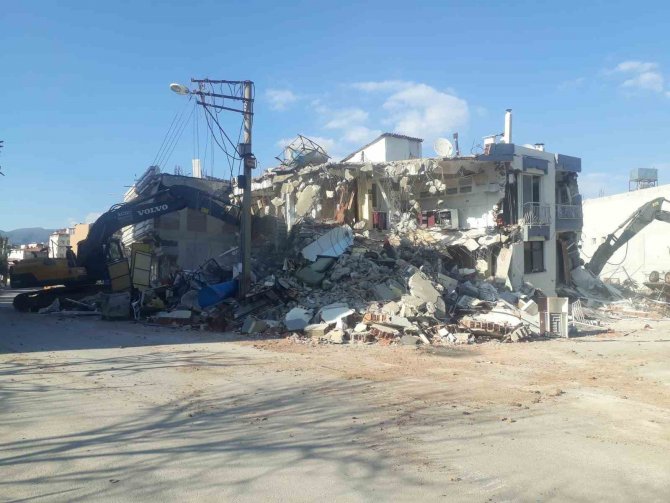 Nazilli Belediyesi Deprem Bölgesinde Yaraları Sarıyor