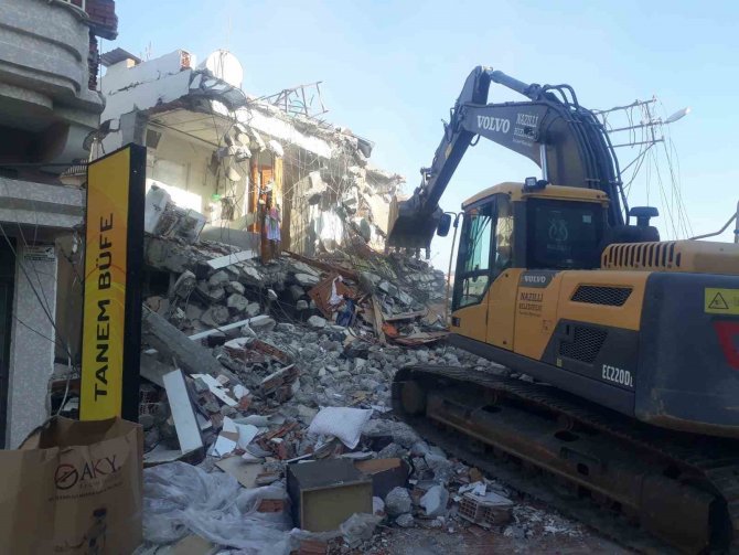 Nazilli Belediyesi Deprem Bölgesinde Yaraları Sarıyor