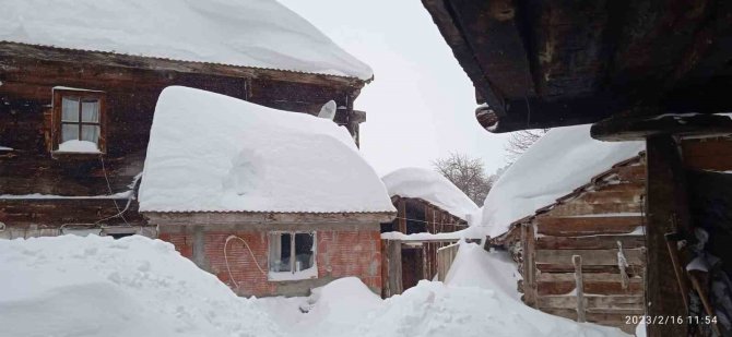 Sinop’un Yüksek Köylerinde Kar 2 Metreye Yaklaştı