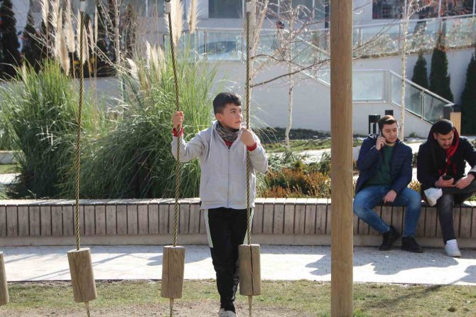 Vatandaşlar Güneşli Havanın Tadını Çıkardı