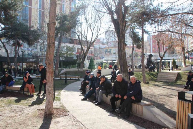 Vatandaşlar Güneşli Havanın Tadını Çıkardı
