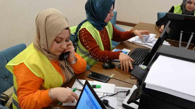 Yozgat Belediyesi Deprem Koordinasyon Merkezi’ne 6 Binden Fazla Çağrı Geldi