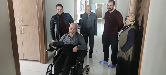 Engelli Aracı Enkaz Altında Kalan Ahmet Aslan’a Akülü Engelli Aracı Hediye Edildi