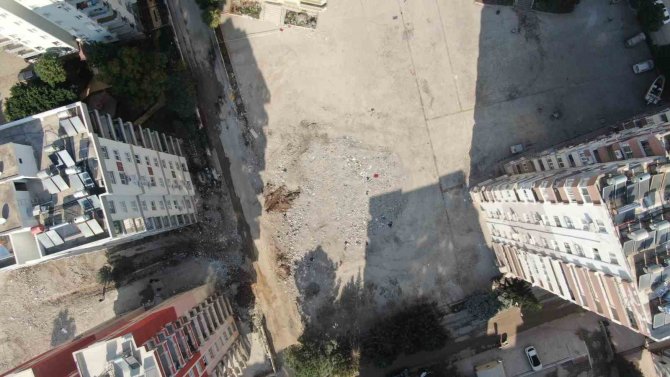 Adana’da Yıkılan Ve 418 Kişiye Mezar Olan Bina Enkazları Dron İle Görüntülendi