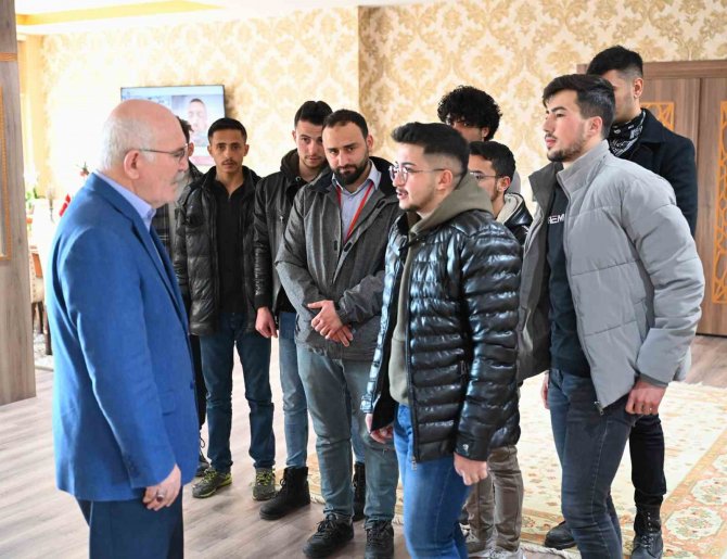 Deprem Bölgesine Yardıma Giden Öğrenciler Geri Döndü
