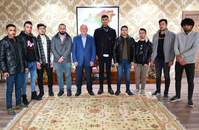 Deprem Bölgesine Yardıma Giden Öğrenciler Geri Döndü