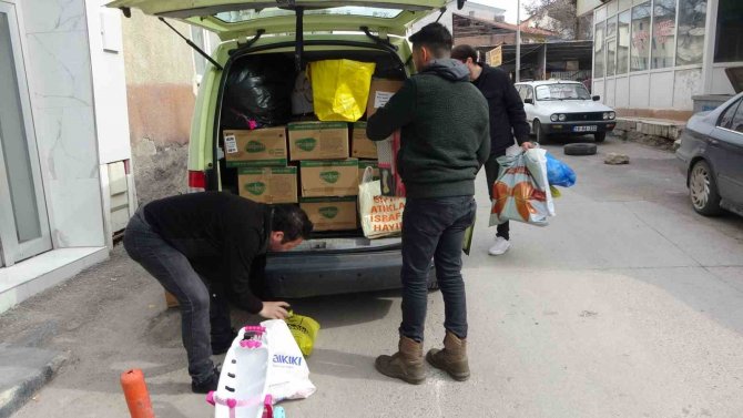 Deprem Bölgesindeki Çocuklara Oyuncak Gönderildi