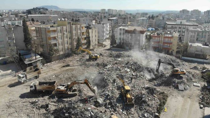 Adıyaman’da Depremin 13’üncü Günündeki Enkaz Kaldırma Çalışmaları Havadan Görüntülendi