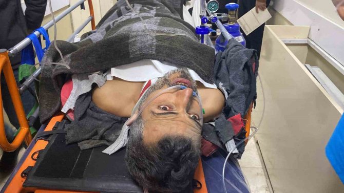 Depremin 296. Saatinde Kurtarılan Suriyeli Muhammed’in Doktorlarla Konuştuğu Anlar Kamerada