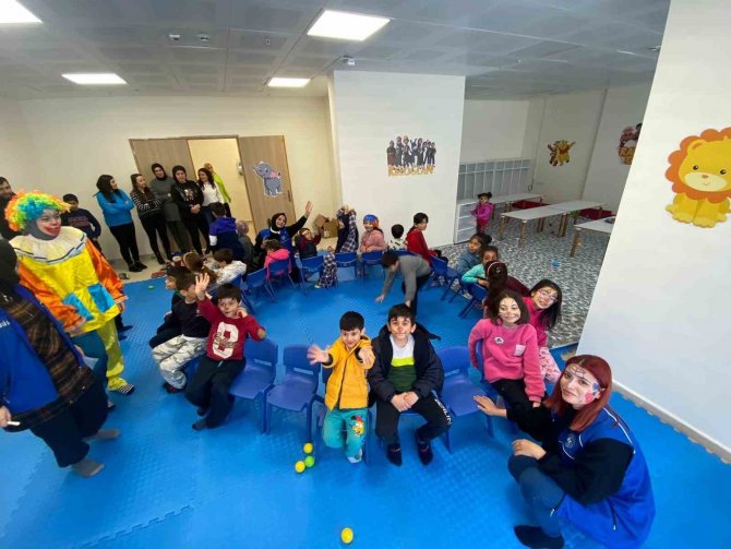 Gümüşhane’de Gençlik Merkezi’nin Gönüllü Gençleri Depremzede Çocukları Unutmadı