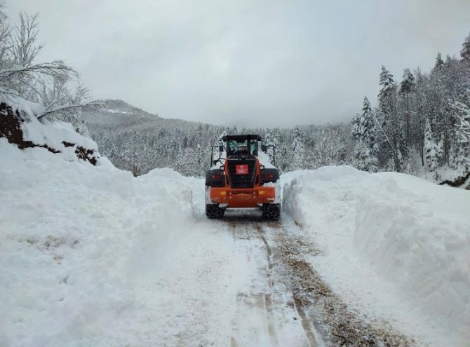 Kastamonu’da Kar Yağışı Sebebiyle 143 Köy Yolu Ulaşıma Kapandı