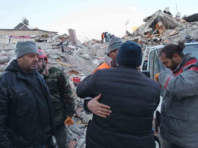 Başkan. Dr. Palancıoğlu: "Melikgazi Arama Kurtarma Ekibi Birçok Depremzedeye Umut Oldu"