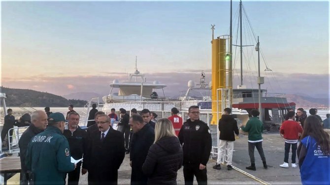 Rodos Adası’ndan Gönderilen Yardımları Kaymakam Karaman Karşıladı
