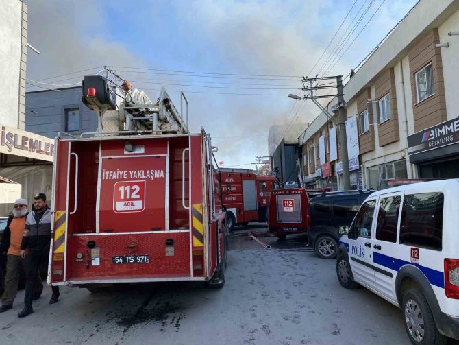 Sakarya’da Mobilyacılar Çarşısında Korkutan Yangın