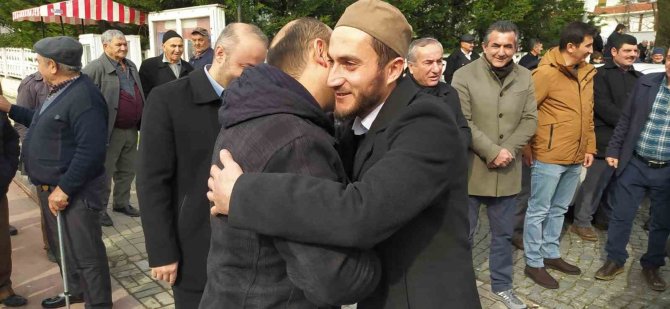 Gerze’de 42 Kişilik Umre Kafilesi Dualarla Uğurlandı