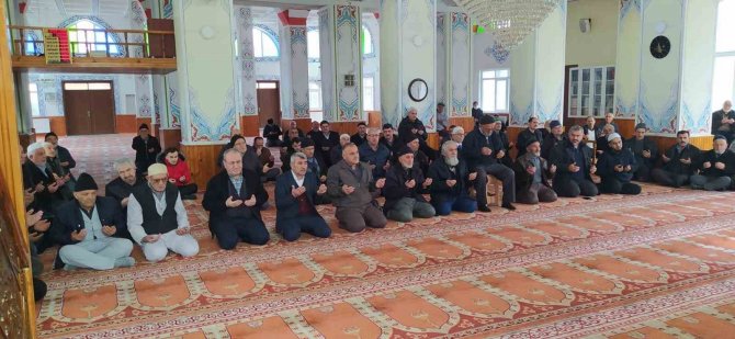 Gerze’de 42 Kişilik Umre Kafilesi Dualarla Uğurlandı