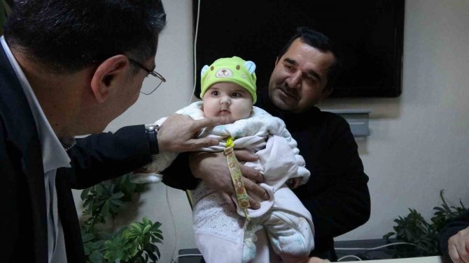 Ecrin Bebek, Depremden Kurtulanların Moral Kaynağı Oldu