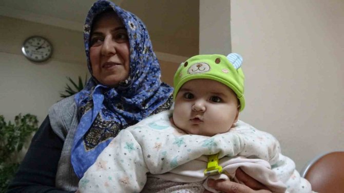 Ecrin Bebek, Depremden Kurtulanların Moral Kaynağı Oldu