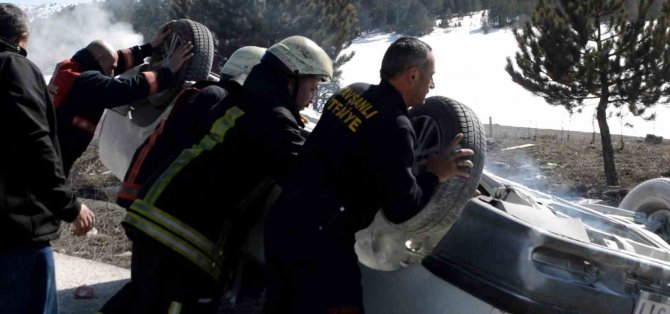 Kütahya Tavşanlı’da Otomobil Takla Attı: 2 Yaralı