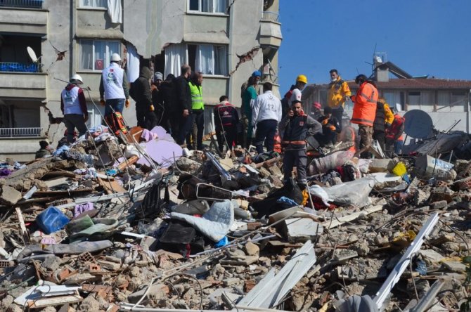 Deprem Bölgesinde Her Gün Binlerce Kişiye Sıcak Yemek Veriyorlar