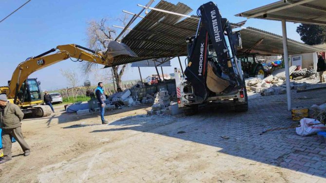 Ula Belediye Ekipleri Deprem Bölgesinde Çalışmalarını Sürdürüyor