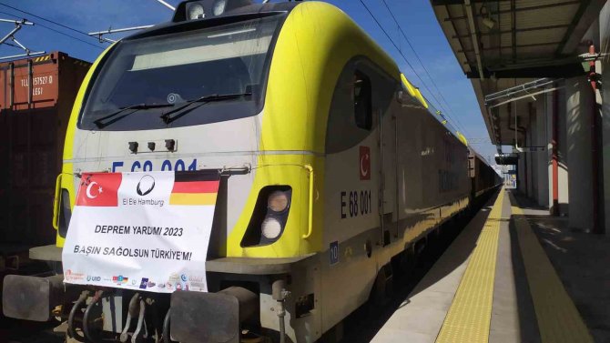 Almanya’dan Yola Çıkan 400 Tonluk Malzeme Taşıyan Yardım Treni Halkalı Tren Garı’na Geldi