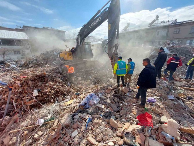 Altınordu Arama Kurtarma Ekibi Deprem Bölgesindeki Çalışmalarını Sürdürüyor