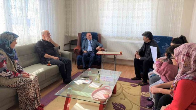 Vali Öner, Depremzedelerin Acısını Paylaştı