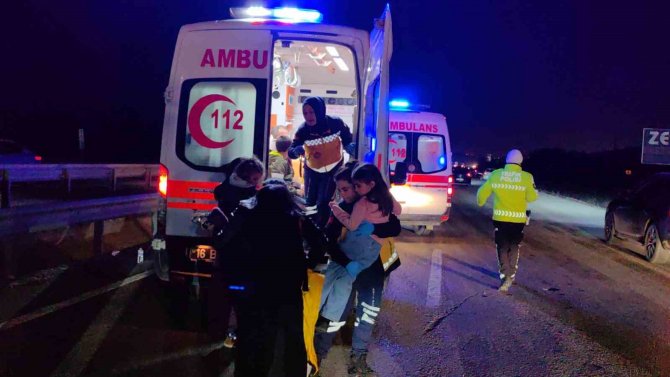 Bursa’da İki Otomobil Çarpıştı: 6 Yaralı