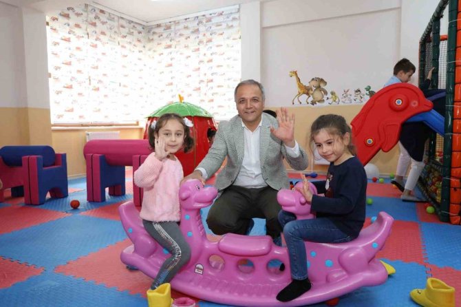 Başkan Üçok Açıkladı: Minik Kalpler Kreşinin Kapısı Depremzede Ailelerin Çocuklarına Ücretsiz
