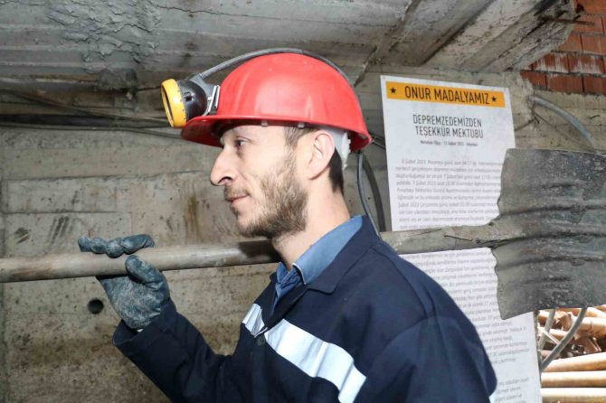 Madenciler Teşekkür Mektubunu “Onur Madalyası” Diye Kömür Ocağının Girişine Astı