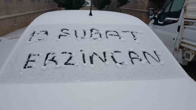 Erzincan Pazar Gününe Karla Uyandı