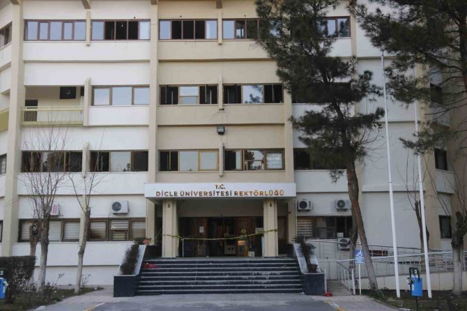Dicle Üniversitesi Rektörlük Binası Boşaltıldı