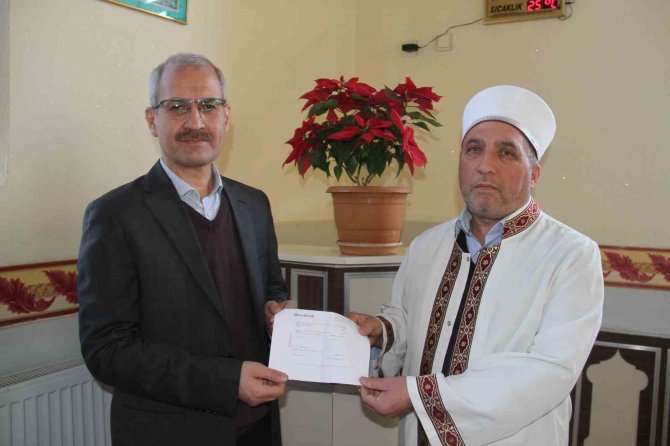 İ̇mam Açık Artırmada 21 Bin Liraya Sattığı Çiçeğin Parasını Depremzedelere Bağışladı