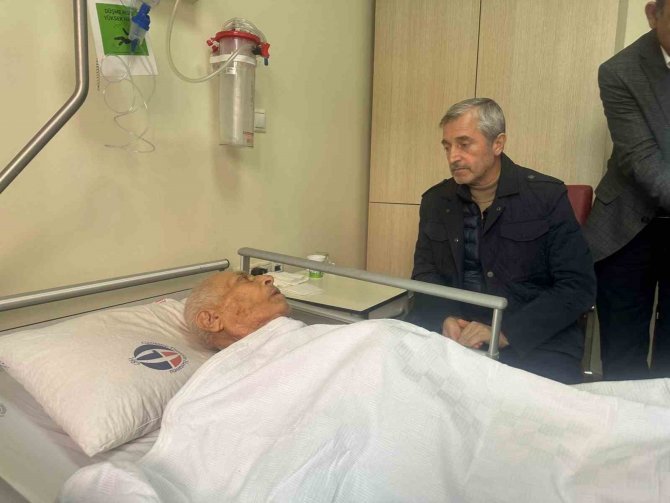 Tahmazoğlu Yaralı Depremzedeleri Hastanede Ziyaret Etti