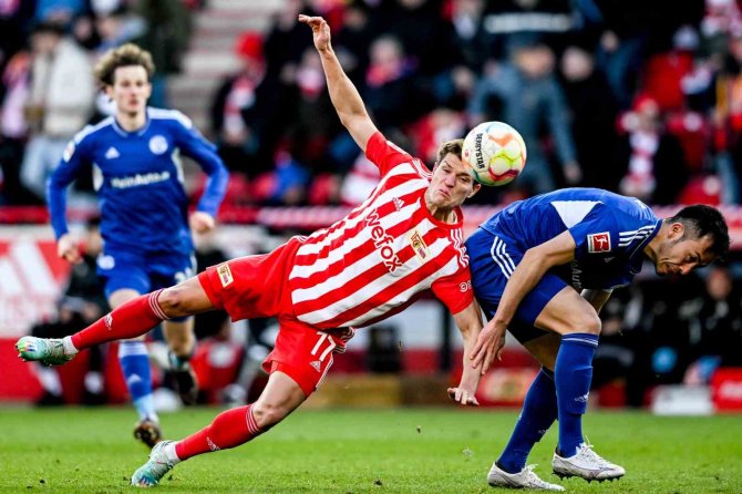 Almanya Bundesliga’da Zirve Yarışı Kızıştı