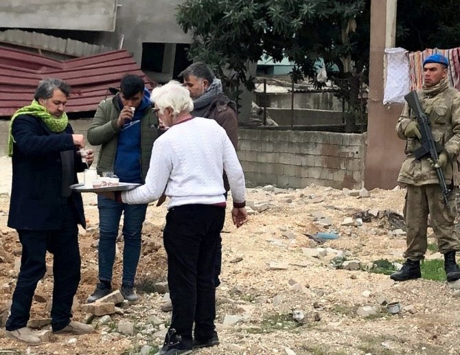 Ayvalıklı Gönüllü Hatay’da Binlerce İnsana Seyyar Mutfağıyla Umut Oldu