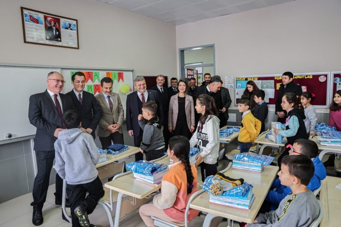 Bin 275 Depremzede Öğrenci Sivas’ta Ders Başı Yaptı