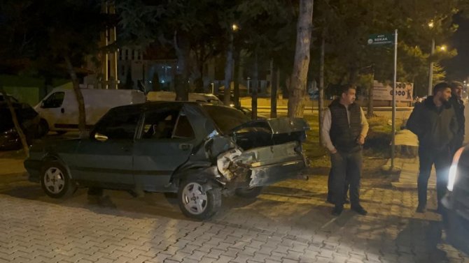 Alkollü Sürücü Park Halindeki Araca Çarptı, Kaçarken Yakalandı