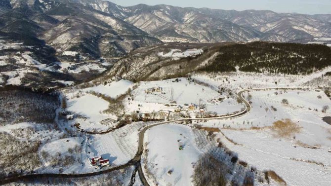 Doğal Kaynaklarla Beslenen Karamurat Gölü’nden Kış Manzarası