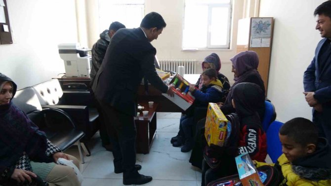 Yüksekova’ya Yerleştirilen Depremzede Öğrenciler Ders Başı Yaptı