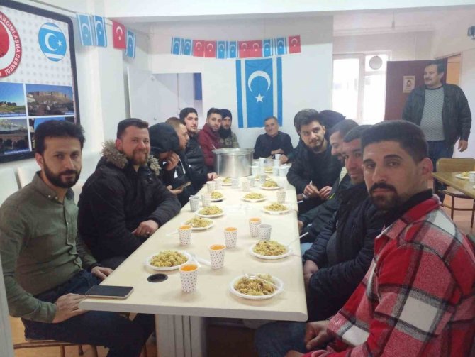 Eskişehir’de Yaşayan Irak Türkmenleri, Yardım İçin Gittikleri Afet Bölgesinde Döndü