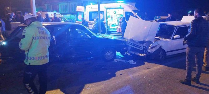 Fethiye’de İki Otomobilin Çarpıştığı Kazada 10 Kişi Yaralandı