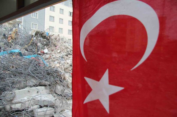 Kahramanmaraş Depreminde, Şehit Oğlunun Adının Yaşatıldığı Apartmanda Hayatını Kaybetti