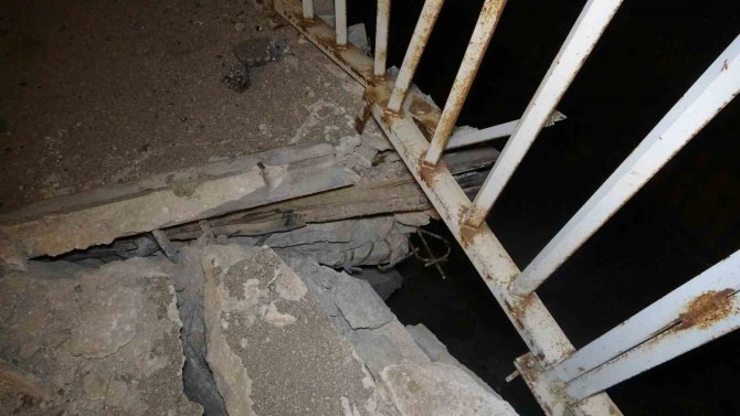 Hatay’da Deprem Sonrası Köprü 10 Santimetre Çökerek Yoldan Ayrıldı